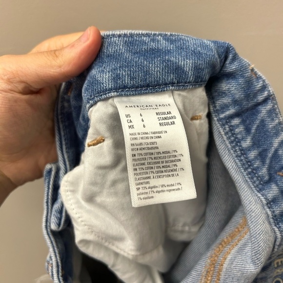 American Eagle Ripped Curvy Mom Jeans - Picture 4 of 4